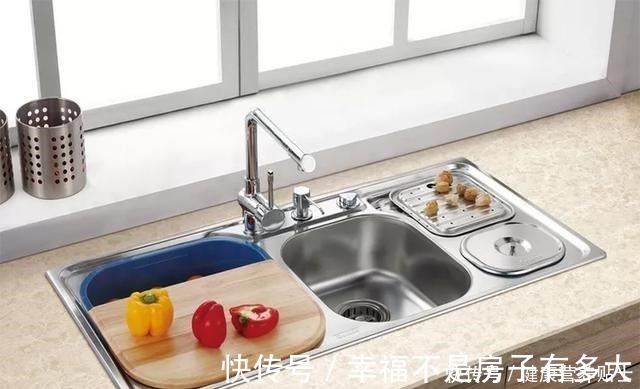 看上去很美|每次洗碗弄的到处都是水!听完内行人的建议,才知是厨房水槽的过!