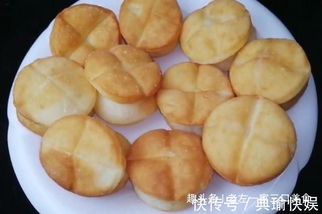 早餐别再出去买了，面粉里打1个鸡蛋，筷子搅一搅，2分钟就能吃