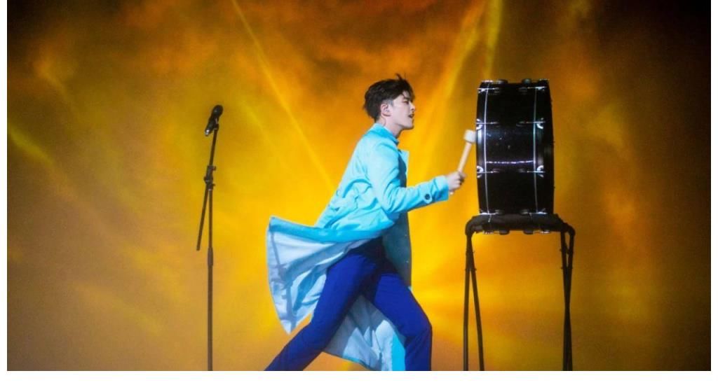 人间蛊王|一公舞台哥哥秒变“人间蛊王”，“高质量”男团在线出道