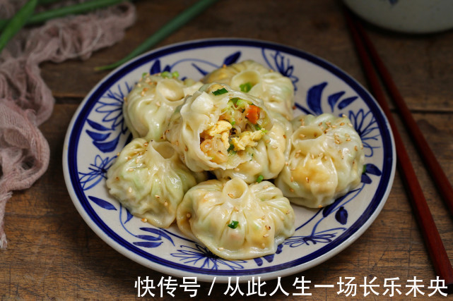 不揉面不发酵,用饺子皮做水煎包,皮薄馅大倍儿鲜美,当早餐正好