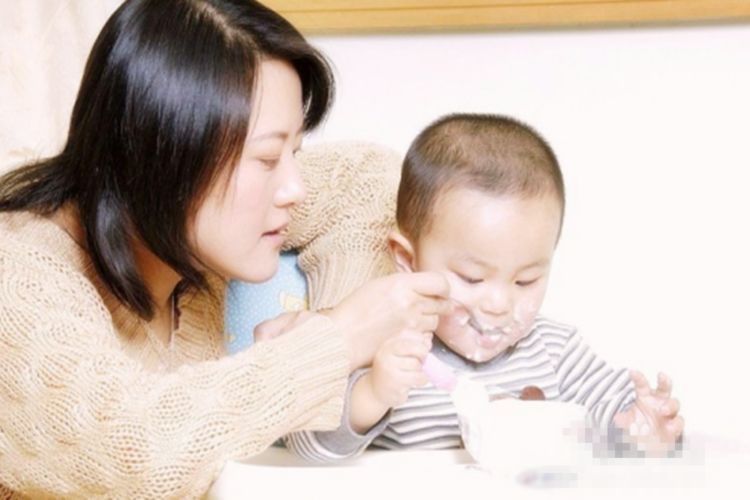 训练|“婴儿第一年发育相当十年”,1岁内娃常做这些训练,以后更聪明