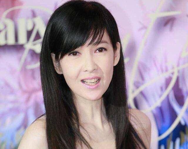 超短发 50岁女人别被这4款“大妈发型”迷惑,自以为时髦,其实很土气