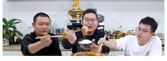 “盐王爷”假吃后换风格,大LOGO直言想去蹭饭,网友:一起凉吗?