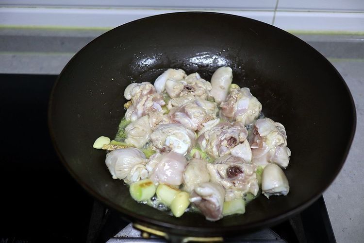 你还在减肥的时候啃鸡胸肉？其实，这样做鸡腿也是很香的