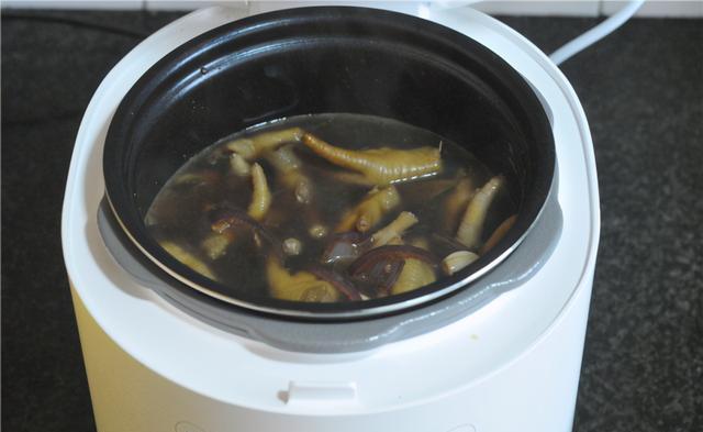 做法|电饭煲做鸡爪,入口即化!胶质十足零失败!配方和做法详细告诉你