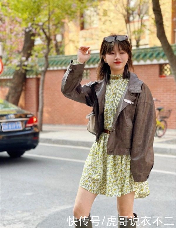 不知道春天穿什么好看？试试碎花裙吧！它能给你无尽少女感