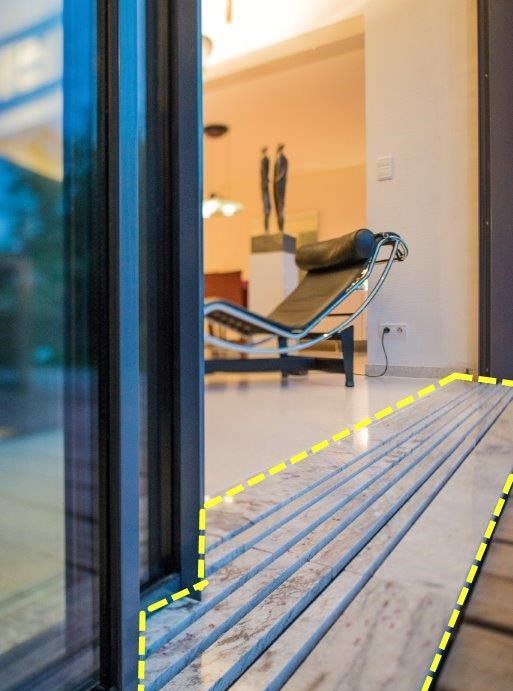 积水|物业不让封阳台，他把排水槽跟阳台门轨道合二为一，好看还不积水