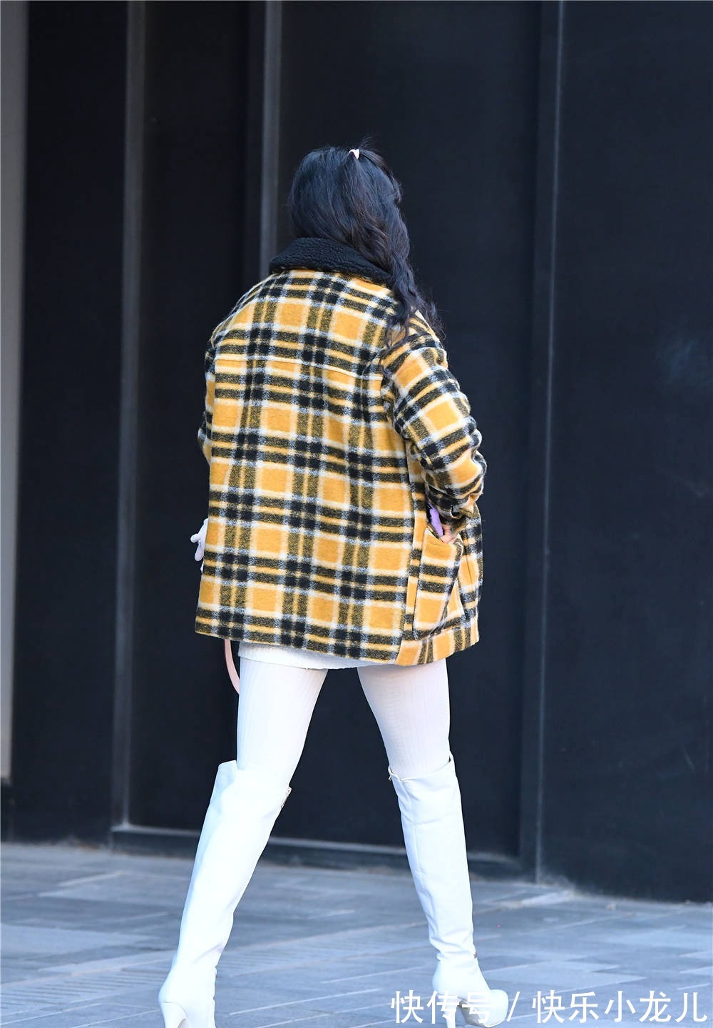 长靴 白色细高跟长靴,搭配白色丝袜,冬季穿搭白色的人不多