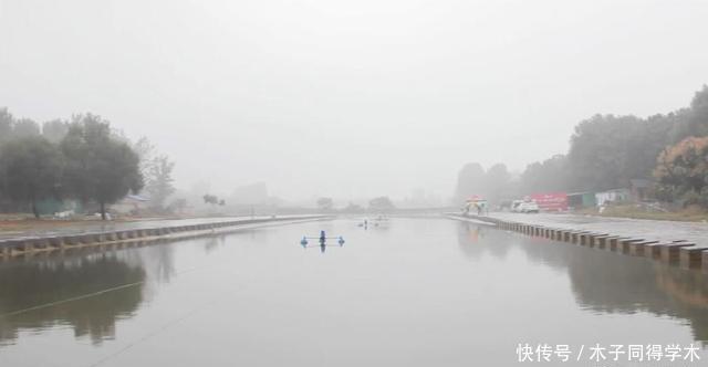 钓鱼时,肉眼能看到鱼群,但它们为什么就不上钩?真正原因竟是它