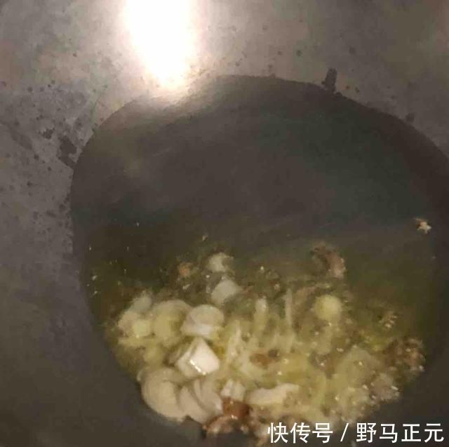 這道菜|這菜被稱(chēng)“頭號(hào)瀉藥”,口臭嚴(yán)重要經(jīng)常吃,便秘問(wèn)題也會(huì)悄悄溜掉