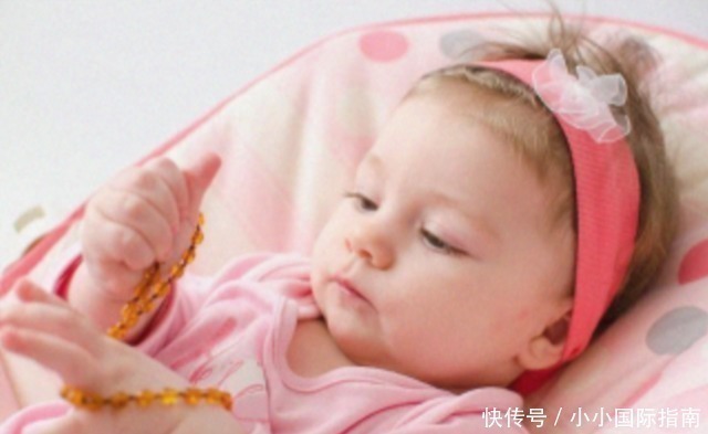 畸形|刚出生的双婴儿“第二个宝宝头颅”长在肚子上,心疼妈妈跟宝宝