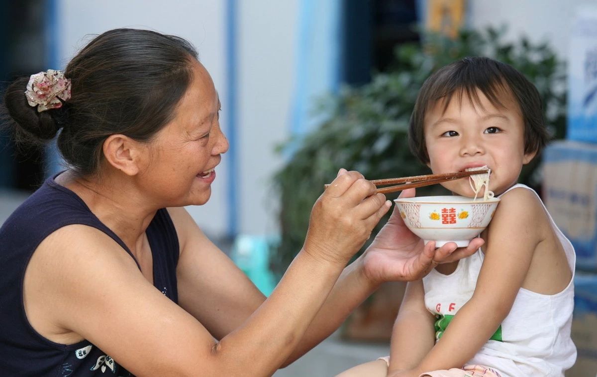 父母|父母常用的错误喂饭方式，是宝宝挑食、脾胃虚弱的主因，有则快改