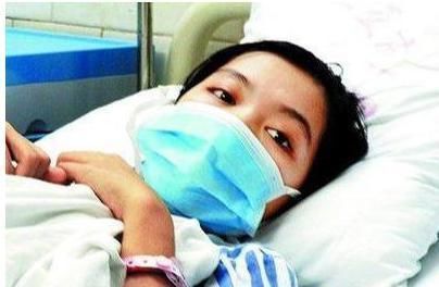 小朵|15岁女孩,呕血入院,查明原因,奶奶痛哭:我是为她好啊