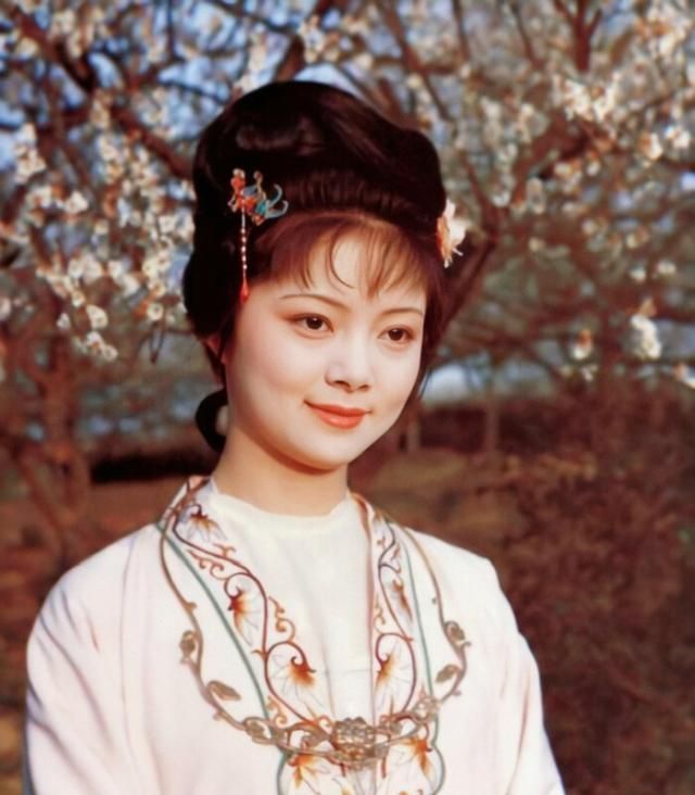 宝钗|最疼爱妹妹的薛蟠,忍无可忍,怒斥宝钗:薛家的脸都让你丢尽了!