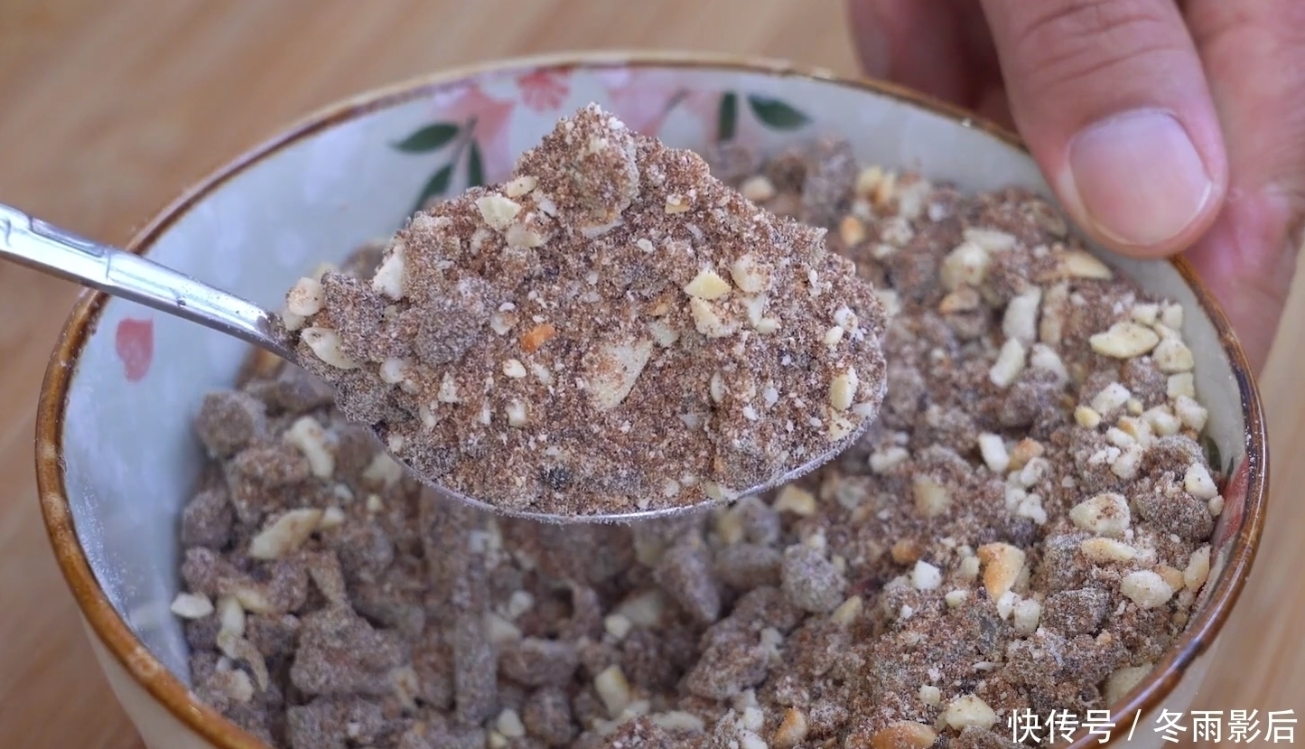 用红薯和花生米做一个大号面包,不用烤箱,蓬松宣软又拉丝,解馋