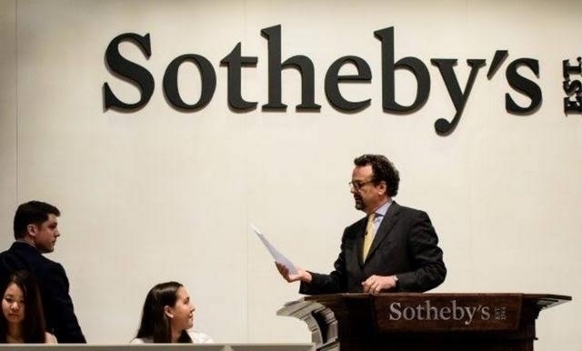 钻石!女孩旧货市场买了一枚26克拉的钻石,以为是假的佩戴了几十年