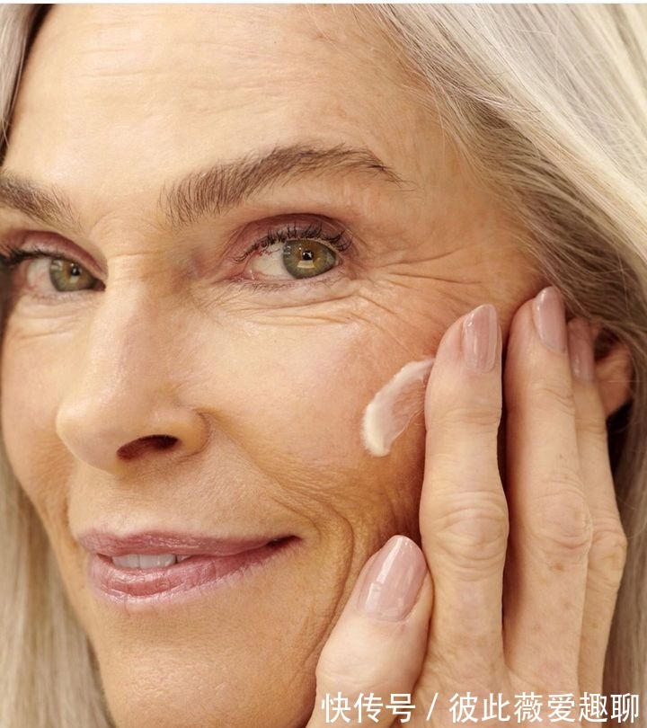 保湿|秋冬底妆干燥、卡粉真尴尬!6款妆前打底推荐,干皮油皮都能用