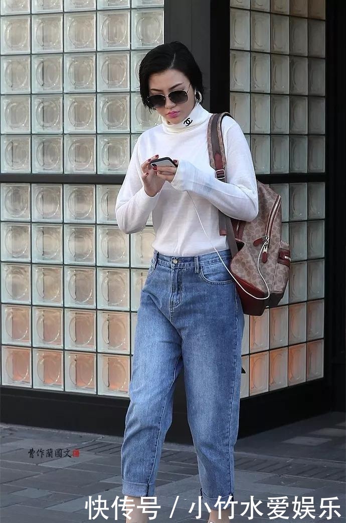 a724|短发美女,吊带搭破洞牛仔裤,随性又帅气!