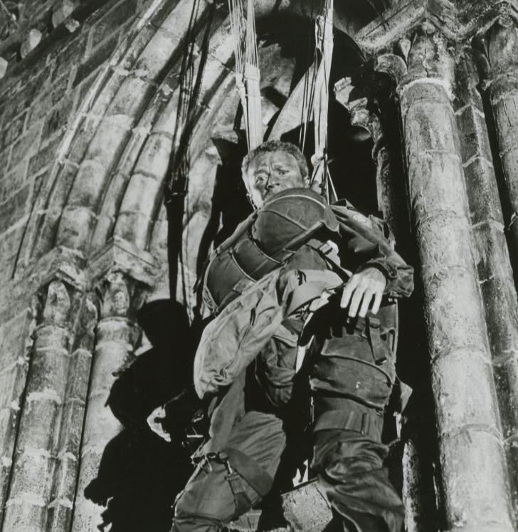 士兵|二战中一位美国空军装死保命，之后不仅获得嘉奖，还被后世铭记！