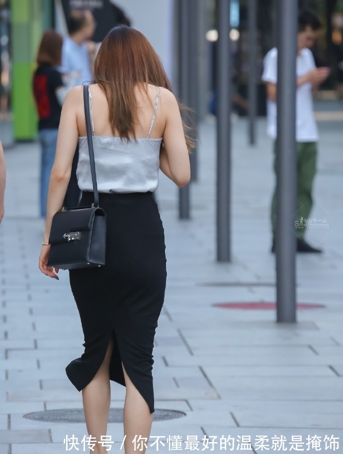 高跟鞋|高跟鞋穿着累脚，索性换成了“拖鞋”，“效果”差太多