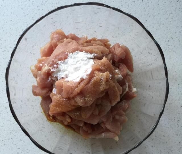 腌肉别只知道用淀粉，这两样也不能少，肉更滑嫩，还不粘锅