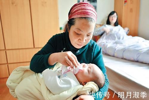 出院|产妇出院回家,由谁抱孩子更好?专家:四个候选人+两大候选条件