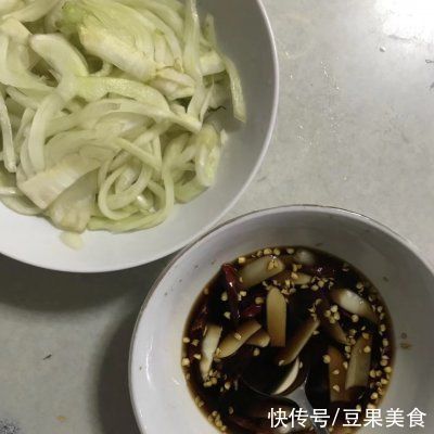 保鲜膜|这是特色茴香根最正宗的做法，好吃到爆