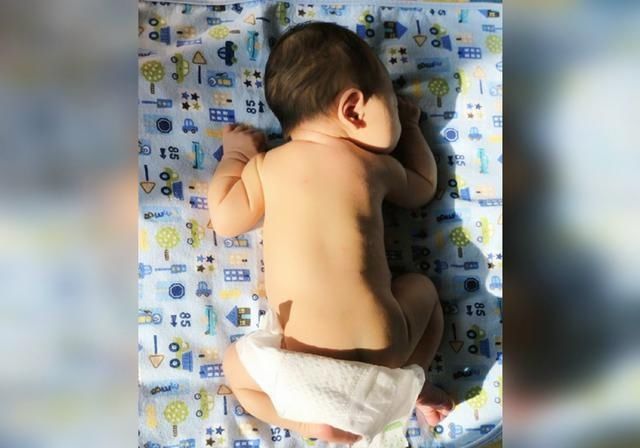 站立|一个口诀，说清0“大动作发育”进程！