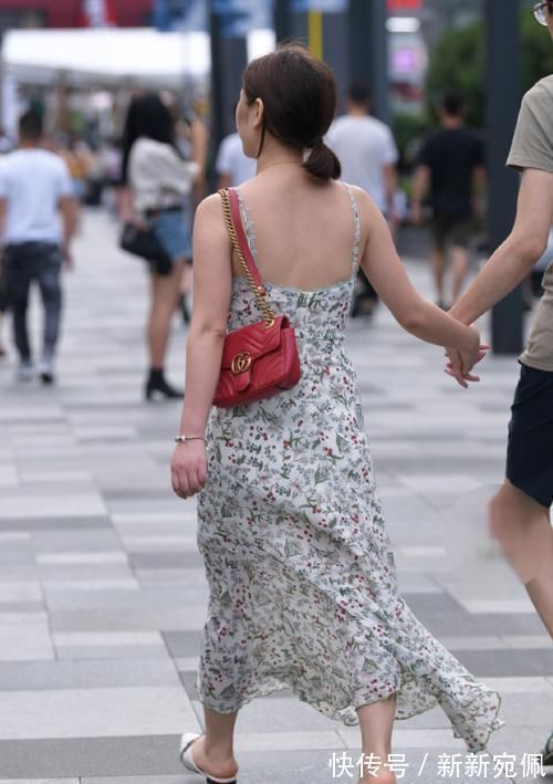裙子 长裙女神有魅力,轻轻松松便如此美丽迷人