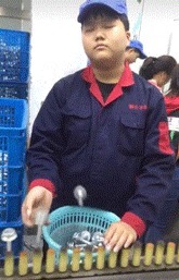 |搞笑GIF：太厉害了 这手速没个三年五载练不出来