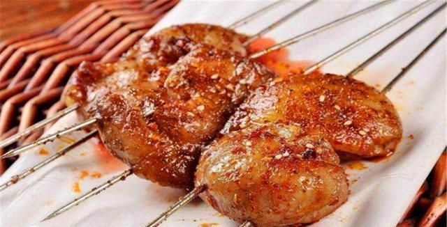 只有东北人才敢吃的4种烧烤,第3种看着就想吐,难以咽下