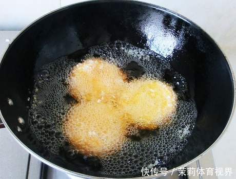  南瓜饼的做|做南瓜饼时，只加糯米粉和糖就错了，如果少了它，不软糯还发硬