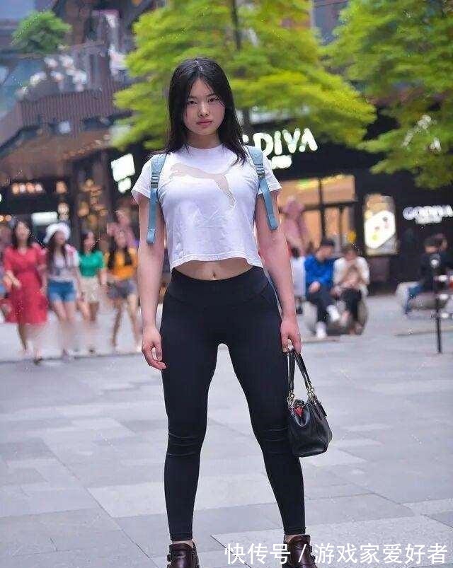 穿搭 打底裤穿搭活力十足，让你尽显身材，简单搭配也有女人味！