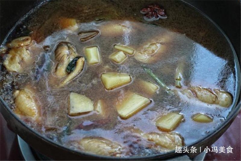 土豆焖鸡翅加上它,软嫩入味,香味十足,出锅就抢空