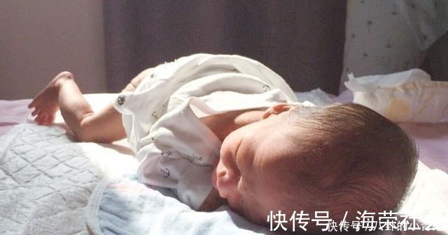 发育|抬头、翻身、独坐、行走，1岁前宝宝大运动发育规律，你娃达标吗