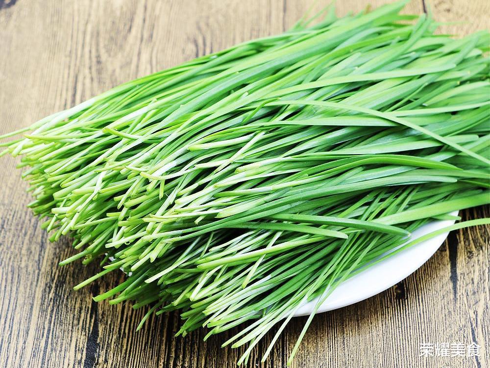 买韭菜时，到底是买细叶还是宽叶，记住这口诀，别再瞎买了