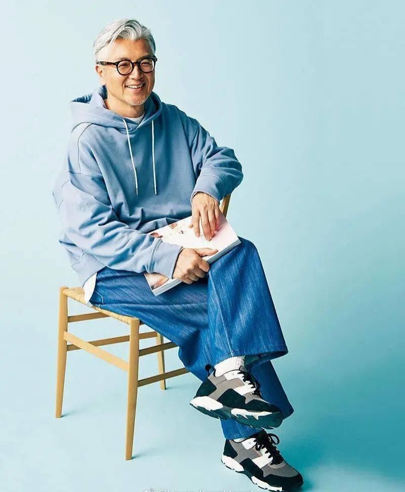 有时尚感的人太吸睛了！这位50+的大叔，穿出了20+的潮酷