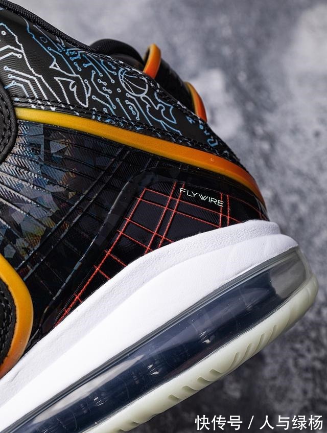 spac 「大灌篮」LeBron 8 抢先上脚!这个细节很多人都没看懂