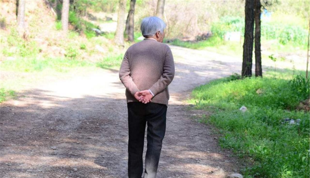 锻炼|老人坚持“走路”锻炼,身体反而越来越差,或许是做错3件事