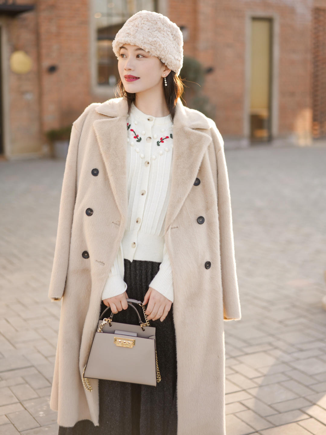 高领衫|想显贵就试试“环保皮草”,成熟精致又有气场,特别适合成熟女性