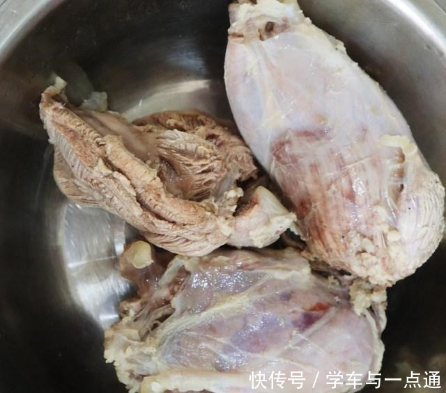 家庭式卤牛肉,配点自制蘸料,过瘾!