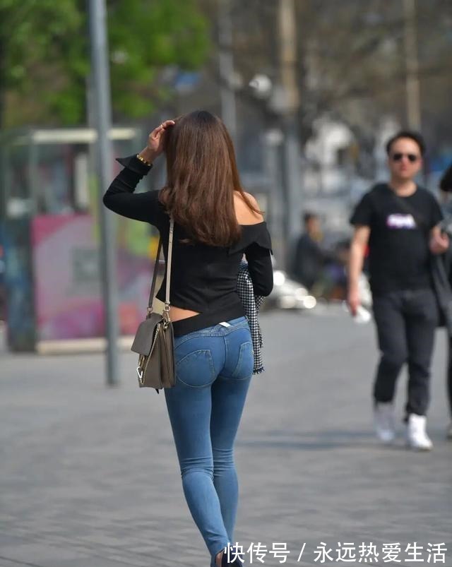 瑜伽裤 时髦大方的瑜伽裤穿搭展现出迷人风采,舒适又显气质,高级利落!