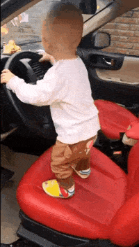 |搞笑GIF:公园里的健身器材已经被大妈们玩坏了