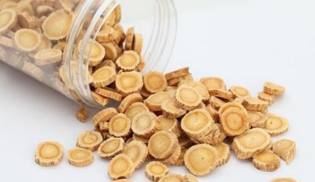 气血|黄芪水虽然补气养血,3种情况下不能喝黄芪,相当于种下“恶果”