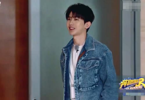 蔡徐坤出场李晨夸他瘦了，沙溢夸他帅了，但baby的赞扬他最爱听！