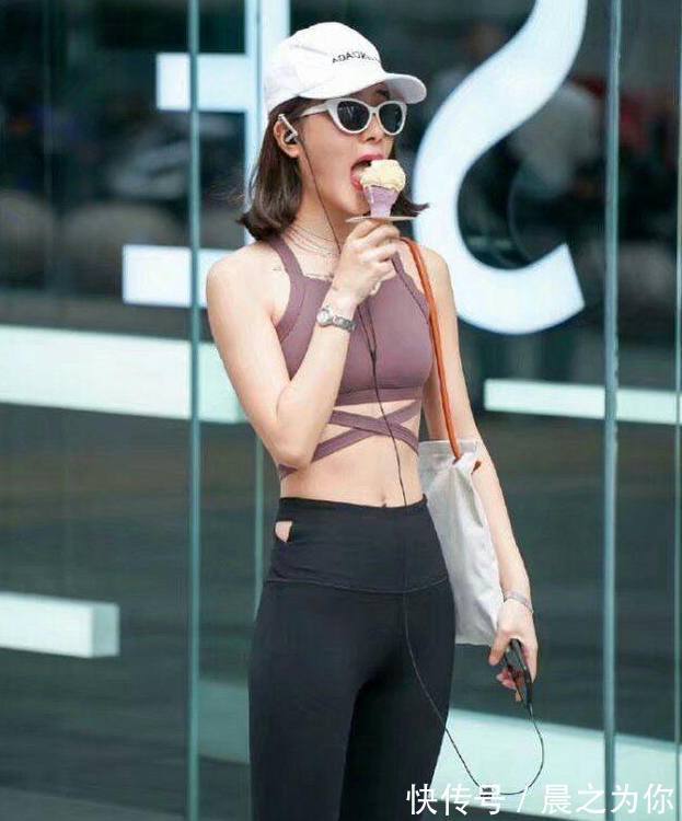 时尚 -随性甜美的打底裤美女,穿出女神的姿态,尽显青春魅力!