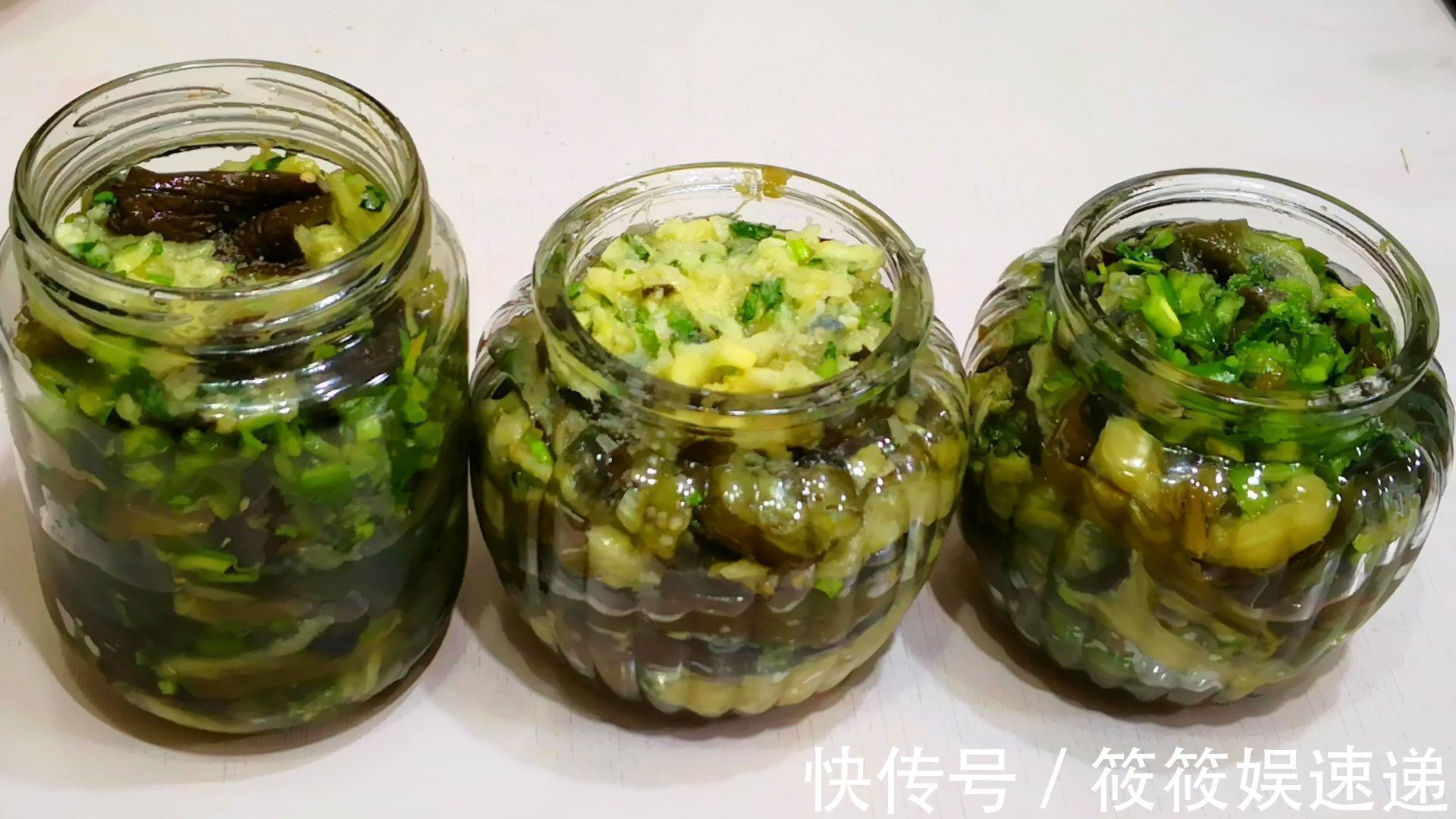 入秋后，遇到此菜我从不手软，5块钱买10斤，腌好后冬天吃特香