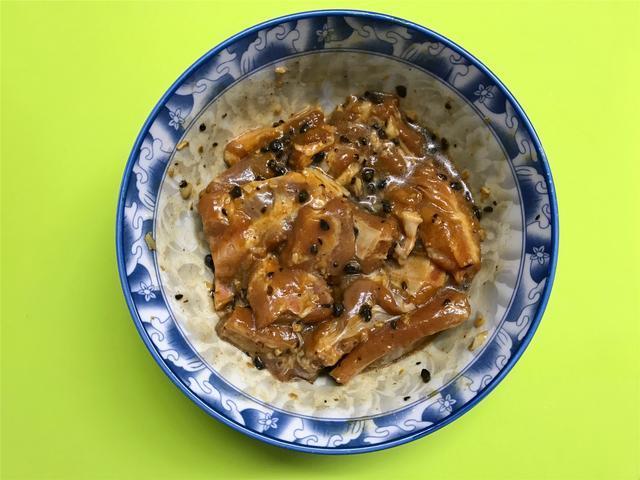 排骨不煮不炖不炸,教你秘制做法,嫩滑多汁入味,好吃不上火