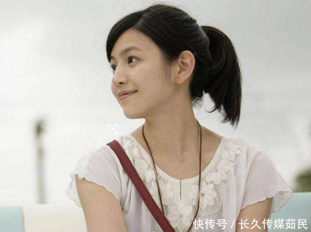 经常扎马尾会使脸部松弛吗？不影响面部肌肉，但影响头皮和发际线