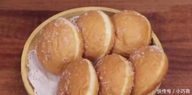 一碗面粉,不用烤箱,教你做好吃的小面包,外脆里软,出锅吃3个